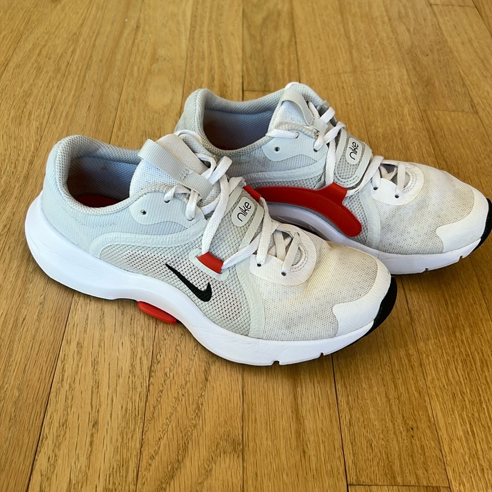 Nike In- Season Training Shoe - 6